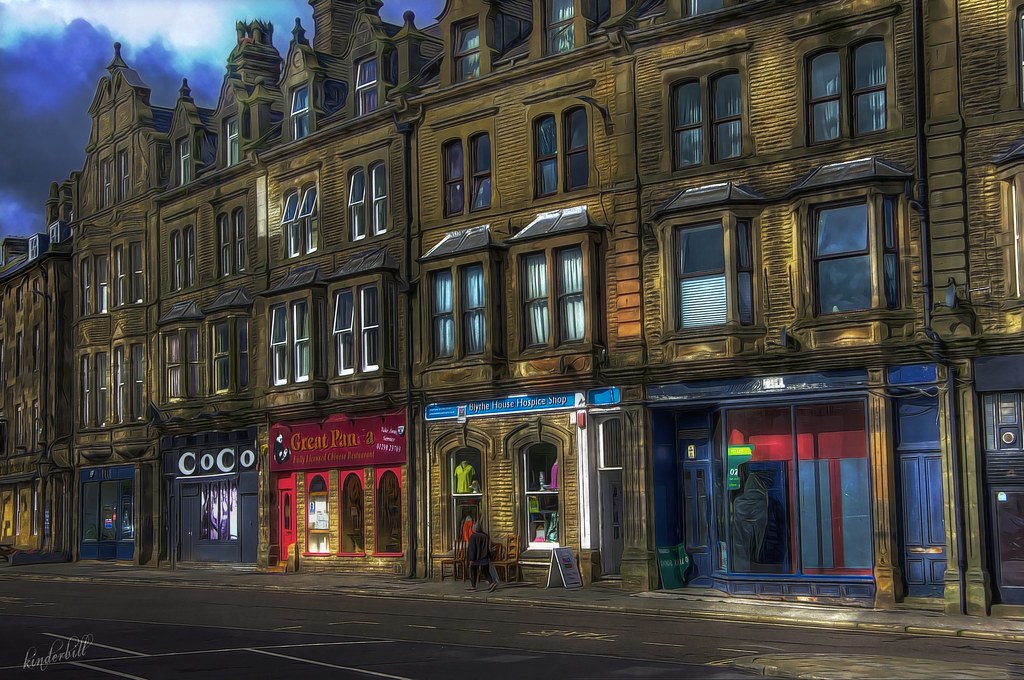 Dark Tones / Sliders Sunday Buxton Market Place. Derbyshir… Flickr