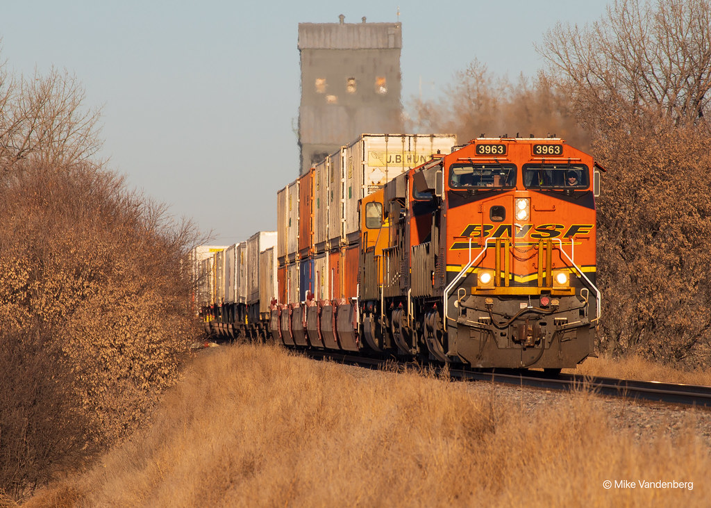 Zipper out of Absaraka With grain loads in the hole behind… Flickr