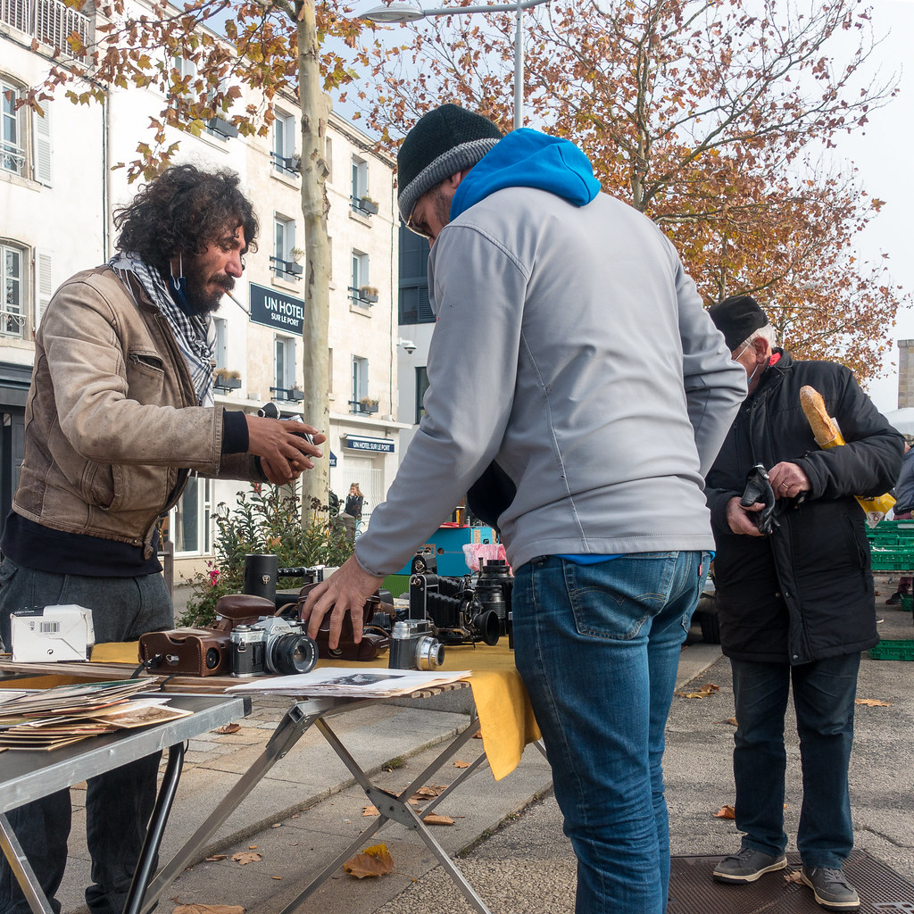 RX100B4233 La Rochelle Brocante place de la Motte Rouge… Daniel