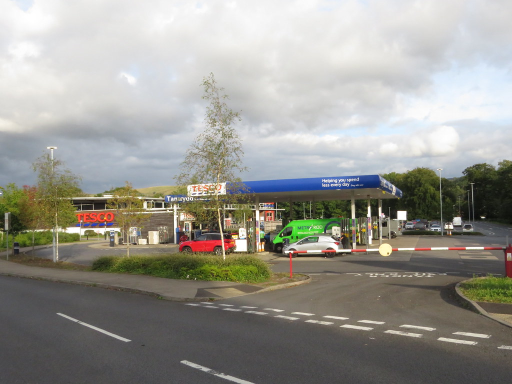 Tesco Wind Road, Ystradgynlais, Powys, South Wales SA9 1… Flickr
