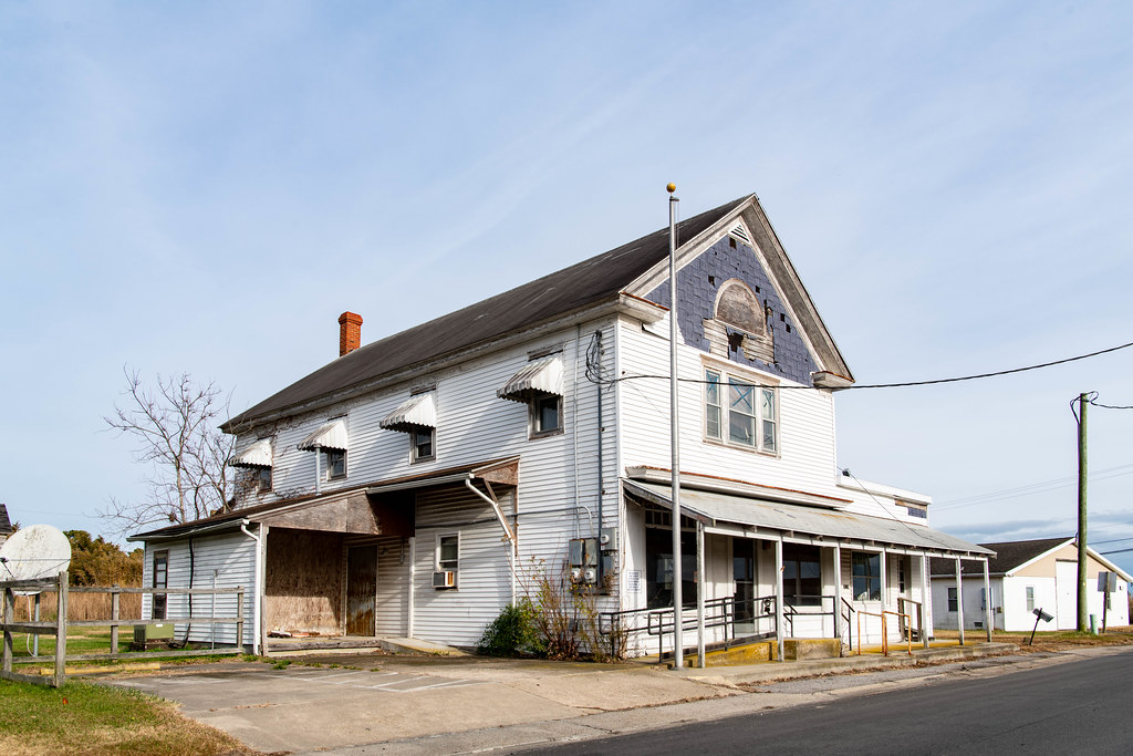Abandoned commercial building, Greenbackville, Greenbackvi… Flickr