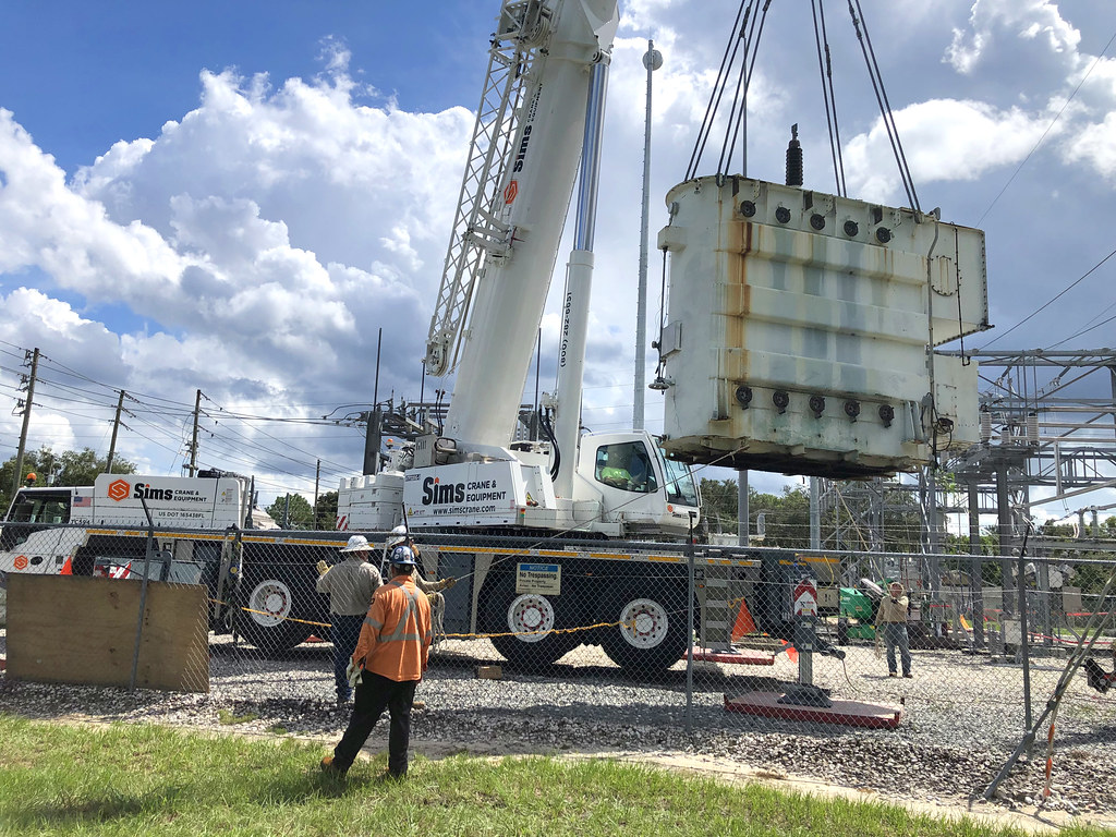 Umatilla Transformer Sims is on the job in Umatilla, Flori… Flickr