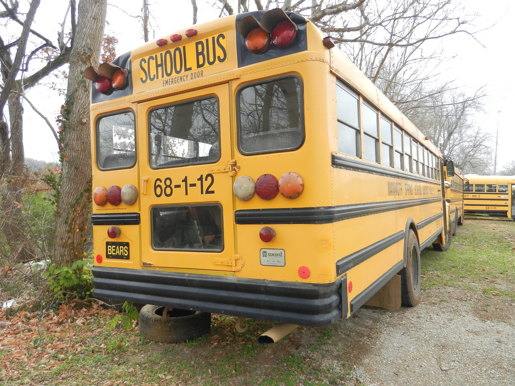 Mammoth Spring School District 2 68112 (2) Bus lot Ma… Flickr