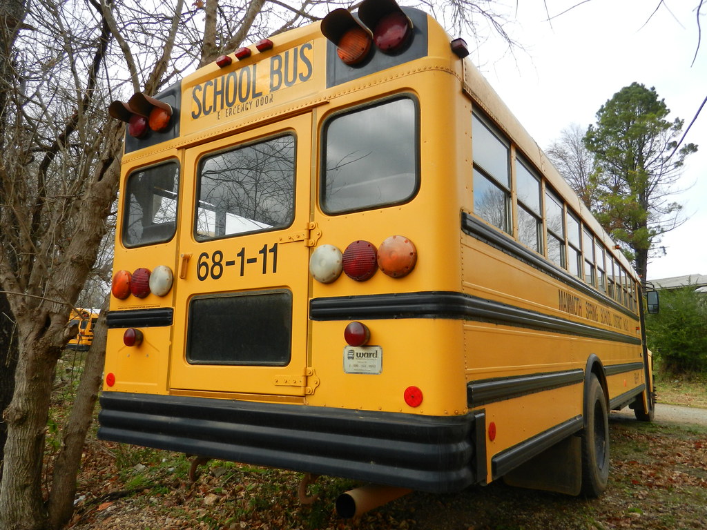 Mammoth Spring School District 2 68111 (3) Bus lot Ma… Flickr