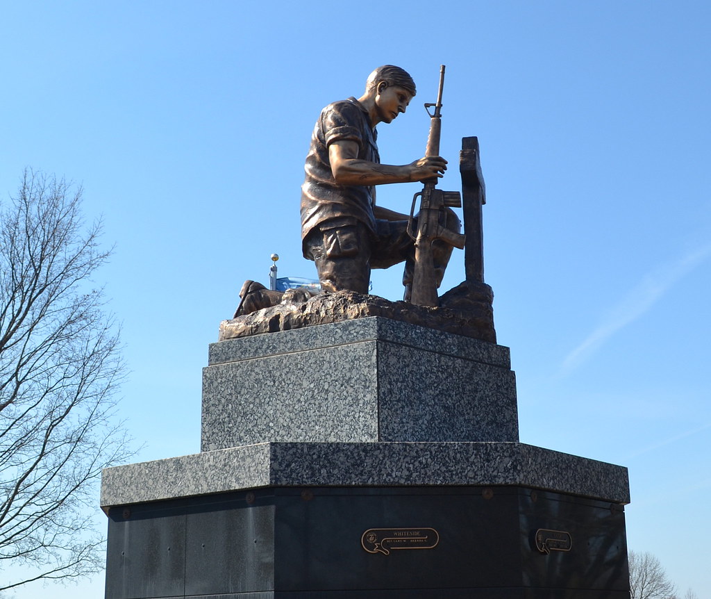 Calumet Park Cemetery Bronze Veteran Statue on top of the … Flickr
