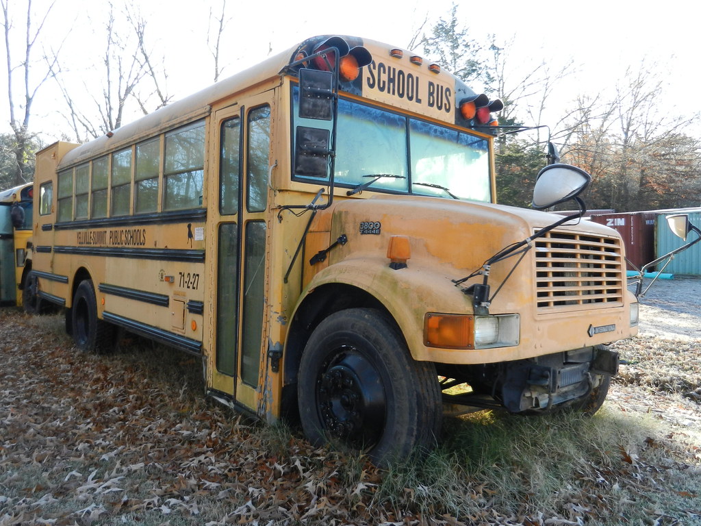 YellvilleSummit School District 71227 exOH Bus lot Y… Flickr