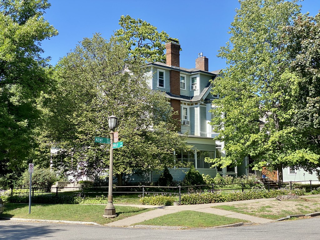 Holly Avenue and Kent Street, Cathedral Hill, Saint Paul, … Flickr