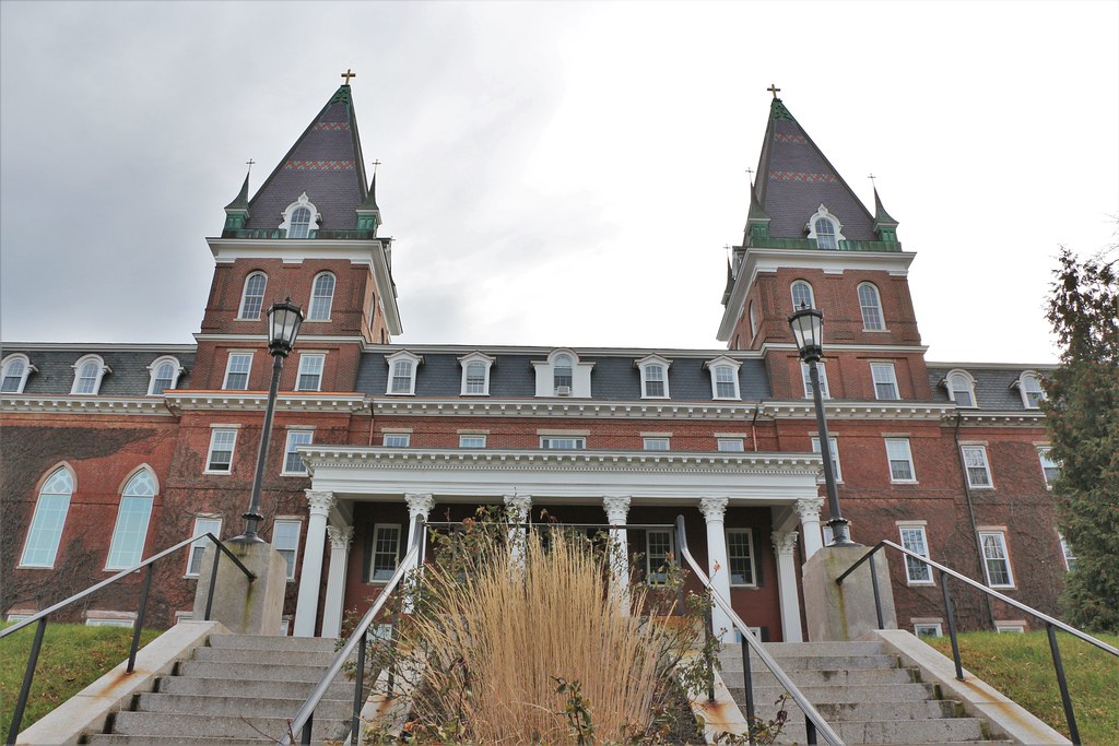 Fenwick Hall at the College of The Holy Cross Worcester,… Flickr