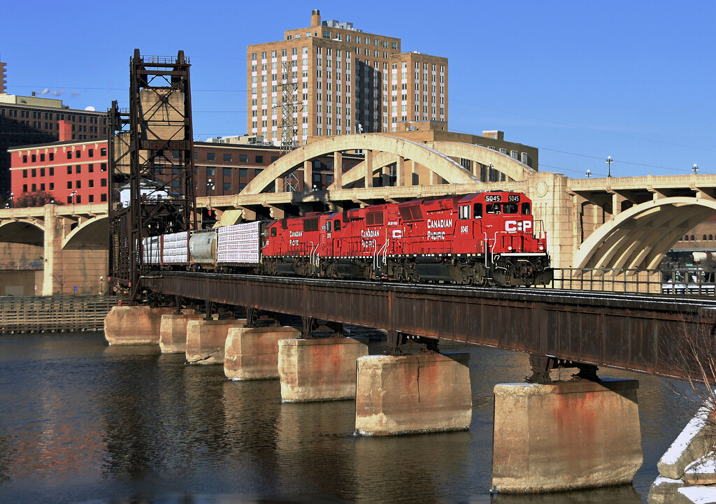 The Northfield job Job H37 crosses the 940 ft long St. Pa… Flickr