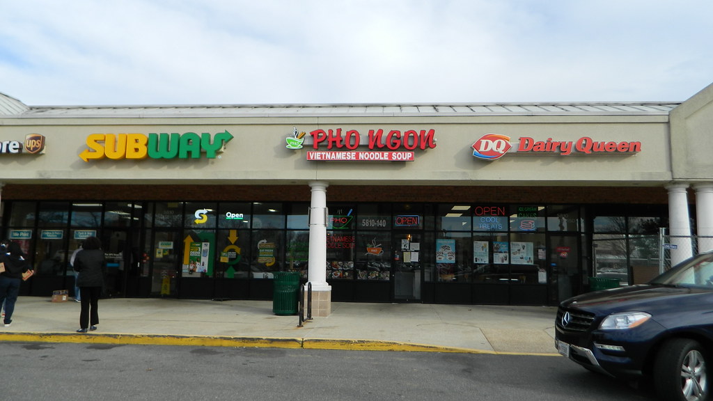 Kingstowne Towne Centre stores a photo on Flickriver