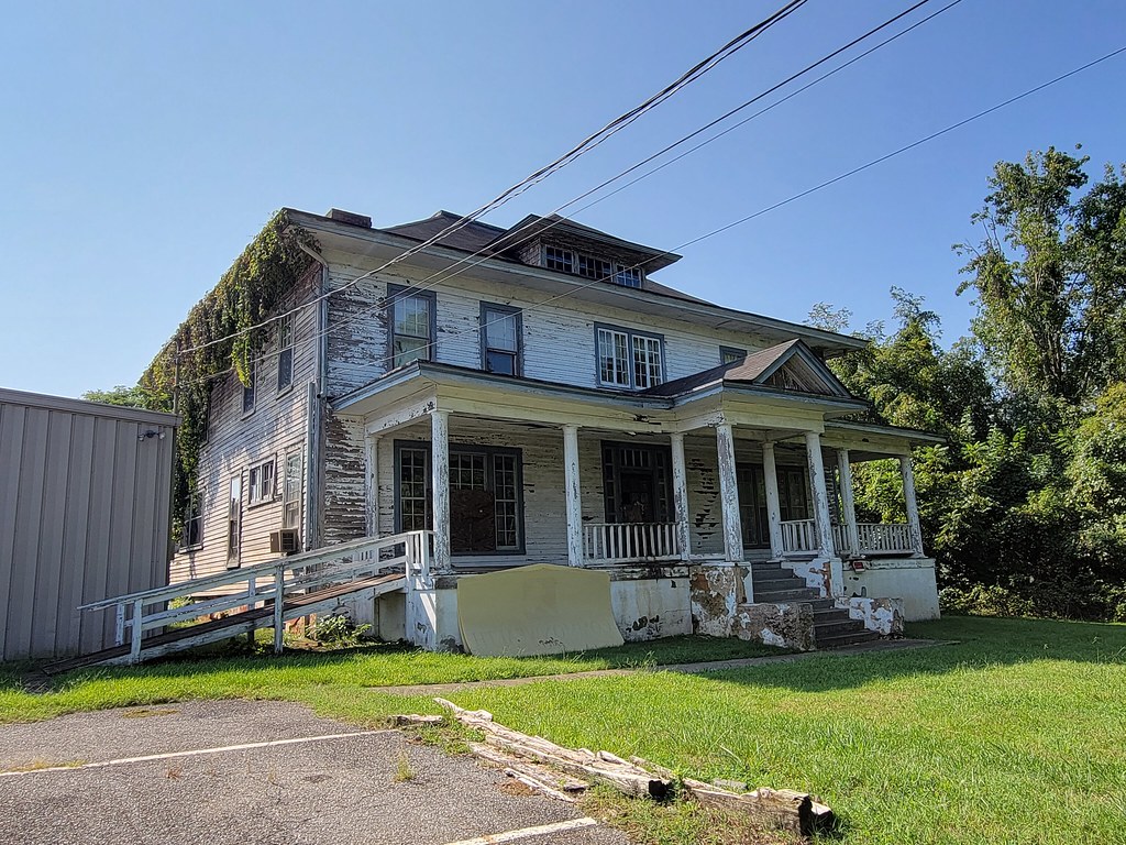 old house in New London, Virginia Kipp Teague Flickr