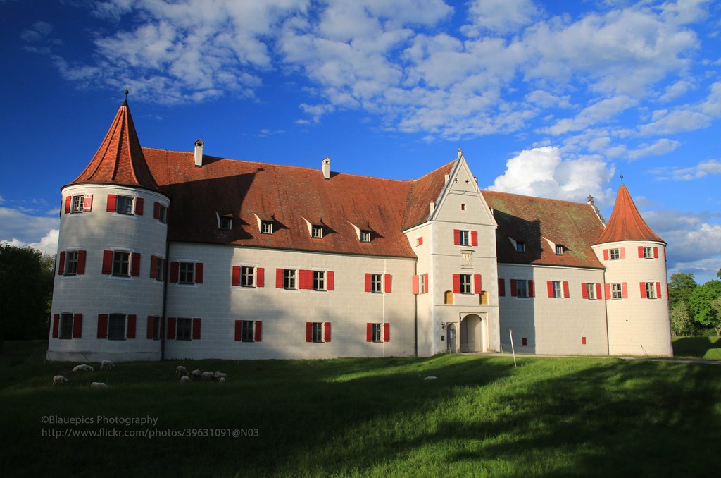 Neuburg, Jagdschloss Grünau The house of Wittelsbach built… Flickr