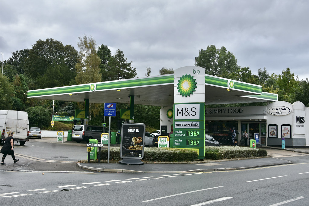 BP, Kingston Road Leatherhead Surrey 2021. Earliest Street… Flickr
