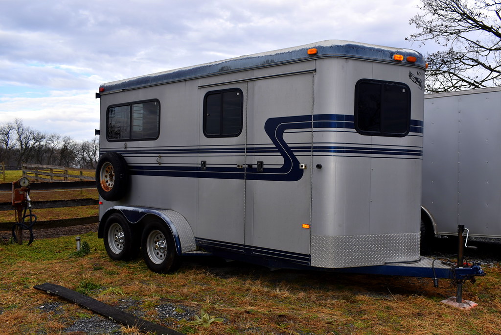 2000 Hawk Two Horse BumperPull Trailer With Dressing Room… Flickr