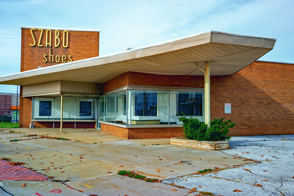 Mid Century Modern Closed shoe store in Rocky River, Ohio … Flickr