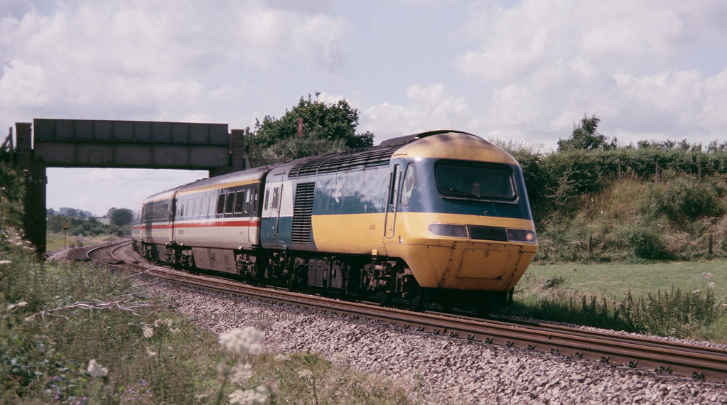 43036 Crofton 200785 Mixed livered HST with power car 4303… Flickr