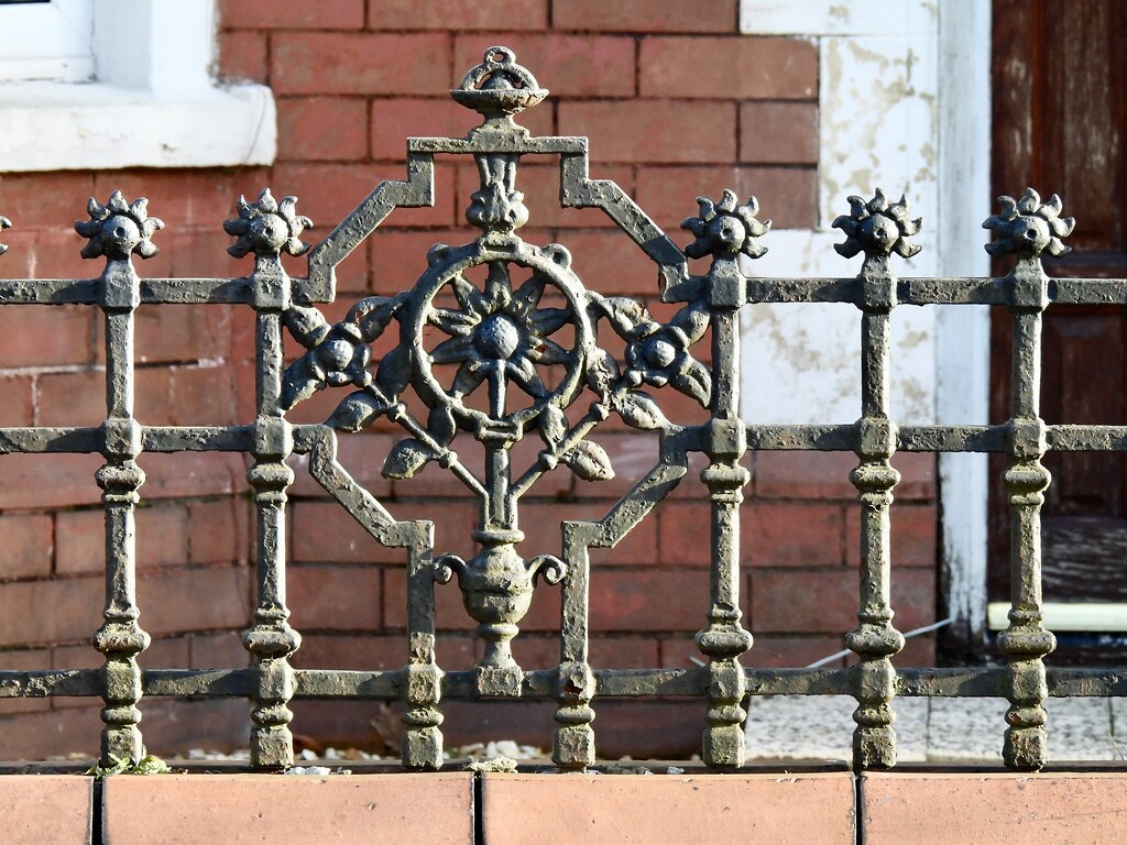 Railings, Greenhill Road, Sebastopol, Pontypool 9 January … Flickr