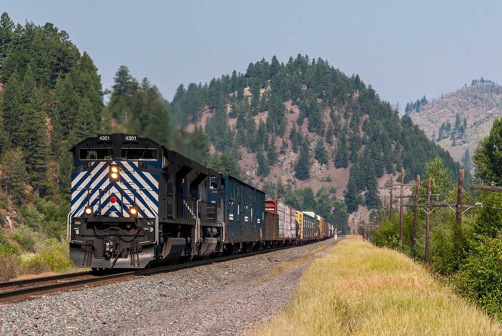 ML Eastbound Near Drummond A fine ROW and searchlights acc… Flickr