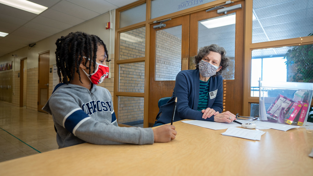 Volunteers are Back! Grant Wood Elementary volunt… Flickr