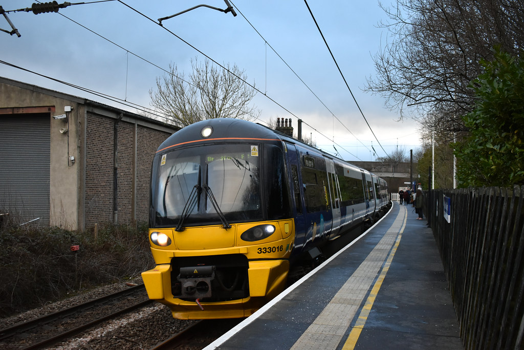 Northern Trains 333016 Steeton & Silsden 2S39 1534 Skip… Flickr