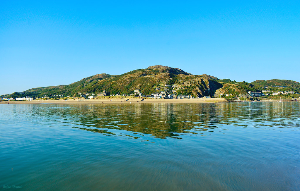 Barmouth over water. 21 A view from the far bank of the Af… Flickr