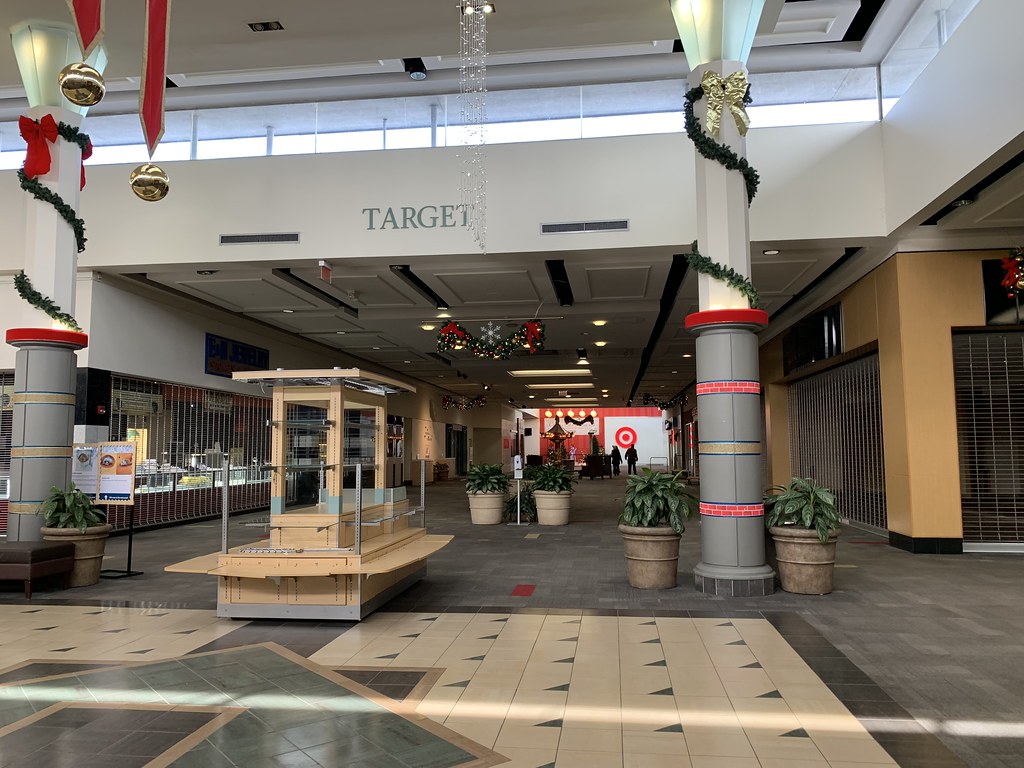 Pembroke Mall interior Pembroke Mall (500,214 square feet)… Flickr