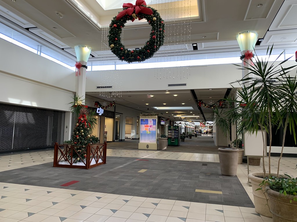 Pembroke Mall interior Pembroke Mall (500,214 square feet)… Flickr
