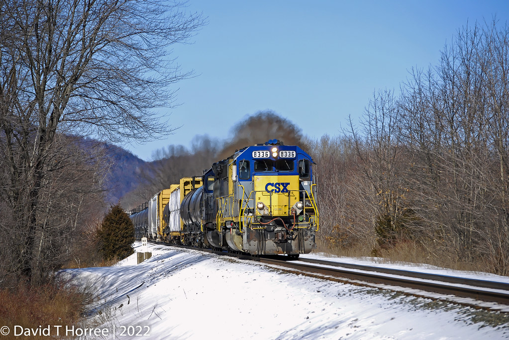 CSXT Q439 at Esopus, New York SD402 8336, wearing the old… Flickr
