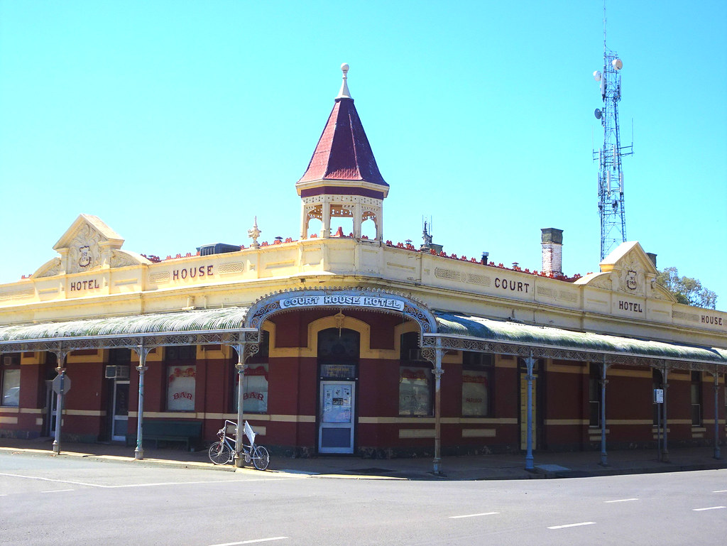 Nathalia. The Courthouse Hotel built in 1906 with corner s… Flickr