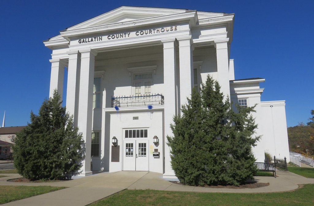 Gallatin County Courthouse (Warsaw, Kentucky) This Greek R… Flickr