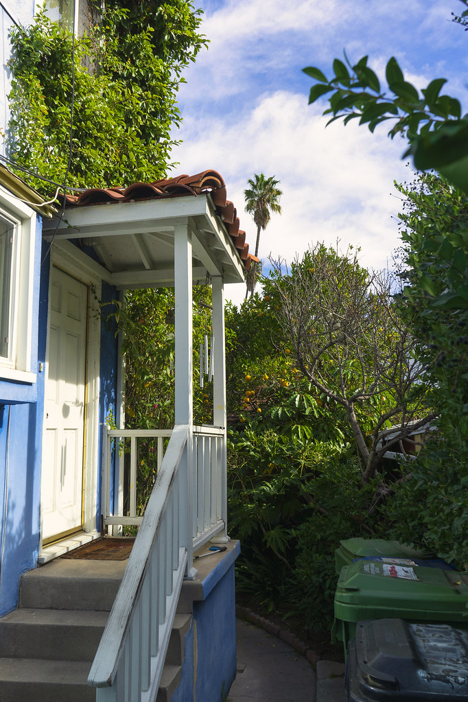 blue sky, blue house Los Angeles Ivan Pesic Flickr