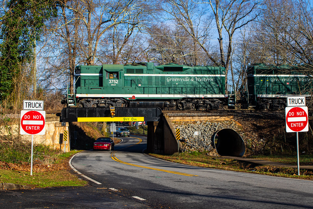 Williamston,SC Greenville & Western GP9 3752 crosses Goss… Flickr