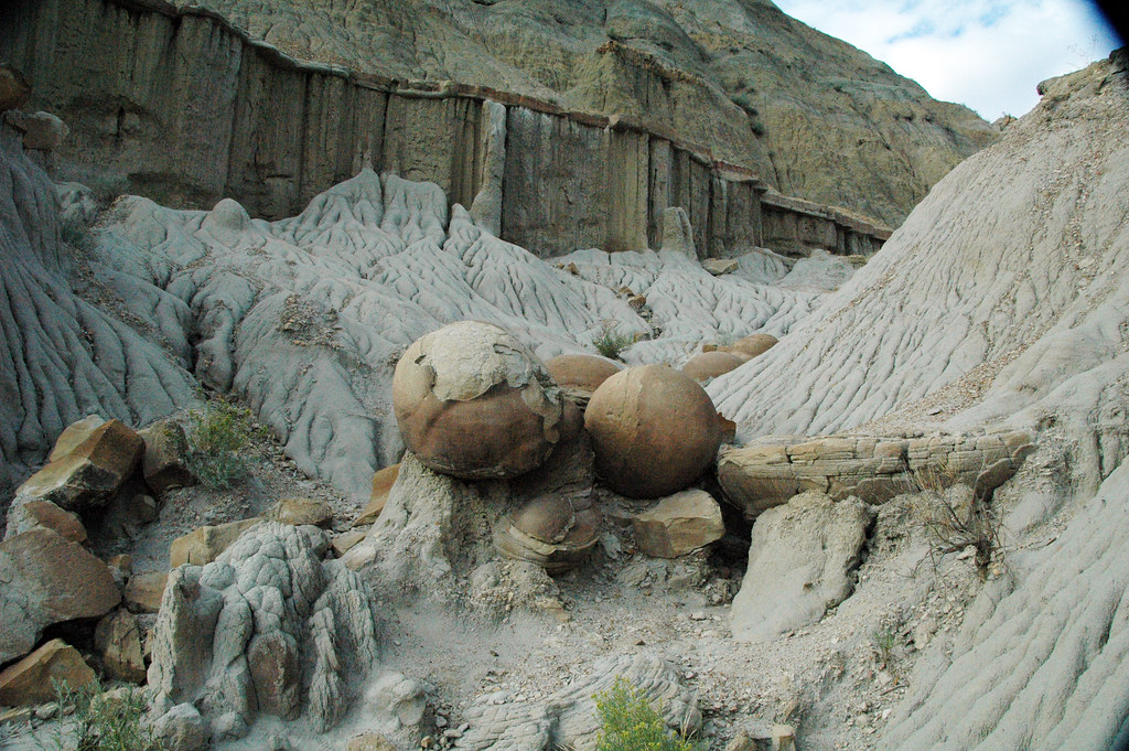 Cannonball concretions (Sentinel Butte Formation, Upper Paleocene
