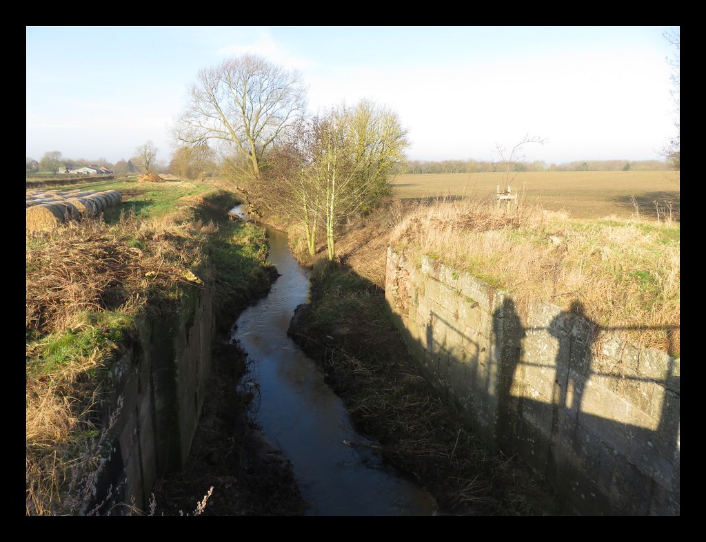 Sisterly Viewpoint Disused Caistor canal at Moortown, Linc… Flickr