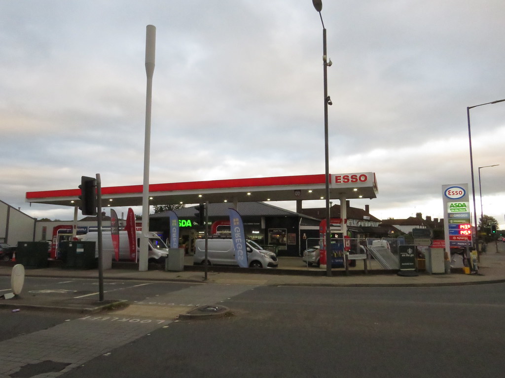 Esso Tring Road, Aylesbury, Buckinghamshire HP20 1LS 1 Flickr