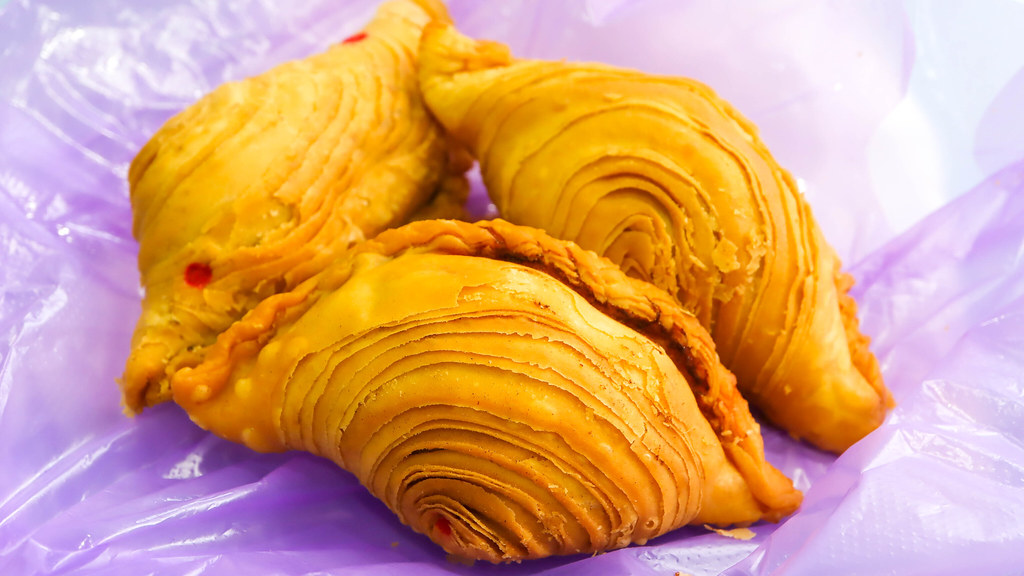 Top 15 Curry Puff Stalls in Singapore to Get Your Curry in a Hurry!