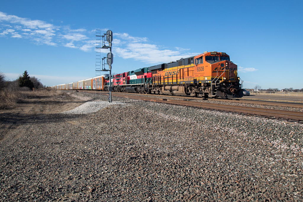 BNSF 6508 near Krum, Tx A northbound BNSF passes the signa… Flickr