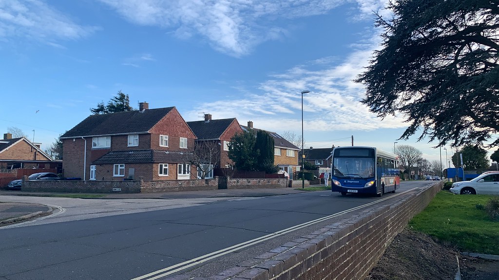 STAGECOACH SOUTH WORTHING 36020 WORKING ON ROUTE 9 via HOL… Flickr