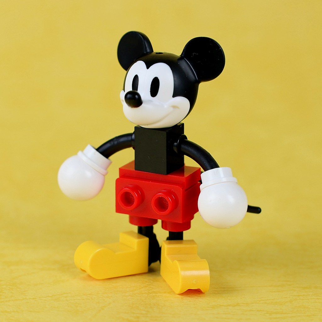 Mickey Mouse LEGO Mickey Mouse How to build↓ www.youtube.c… Flickr