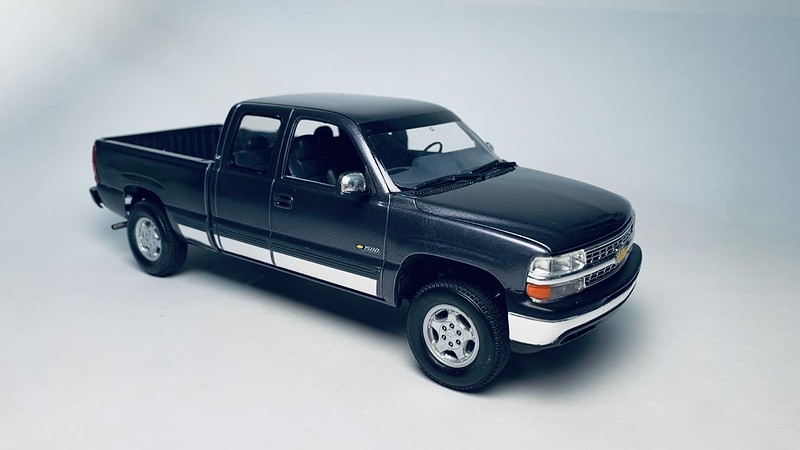 1999 Chevy Silverado | Revell 1:25 - FineScale Modeler - Essential