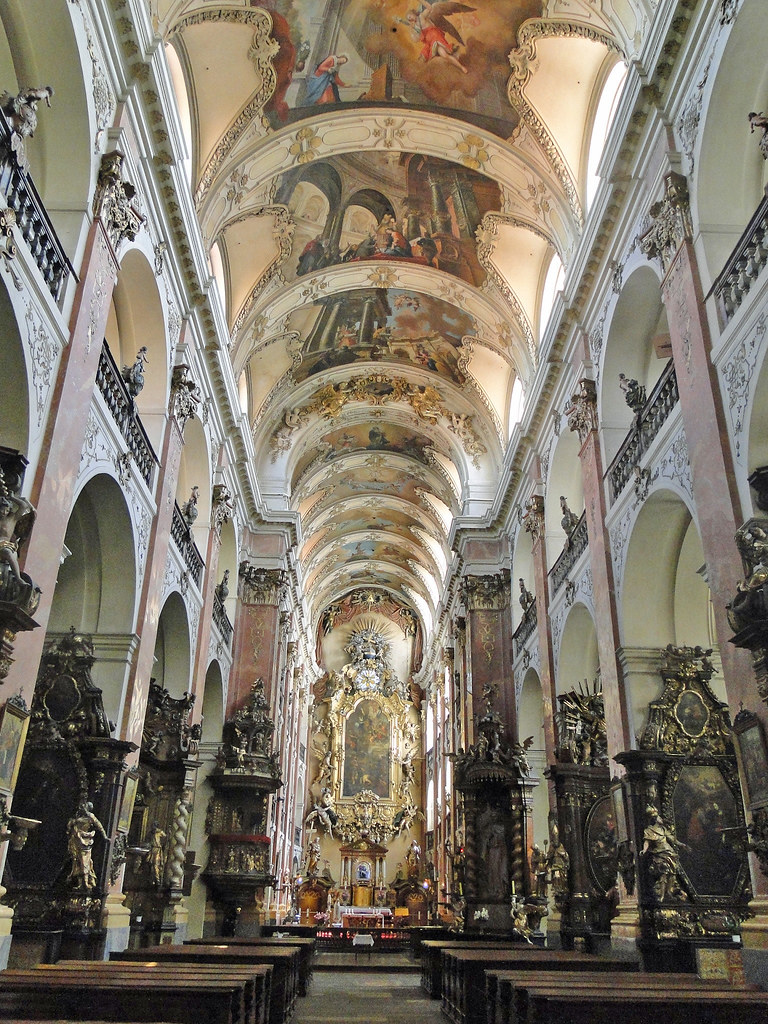 Prague. Église SaintJacquesleMajeur. La nef et sa voûte… Flickr