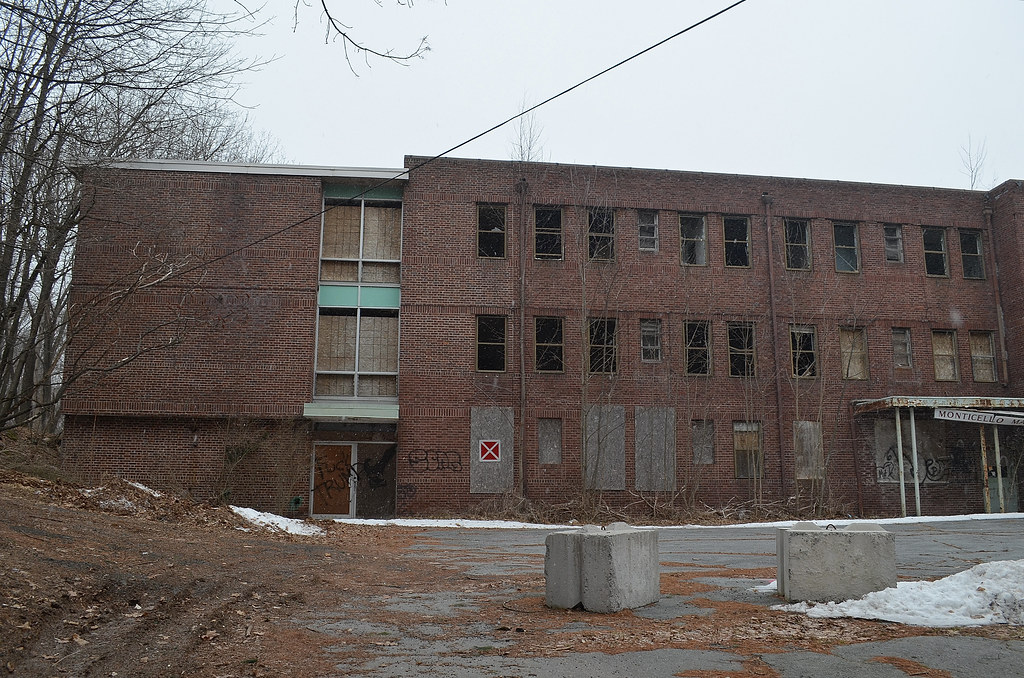 Monticello Hospital/Manor 2 Some shots of the abandoned ho… Flickr