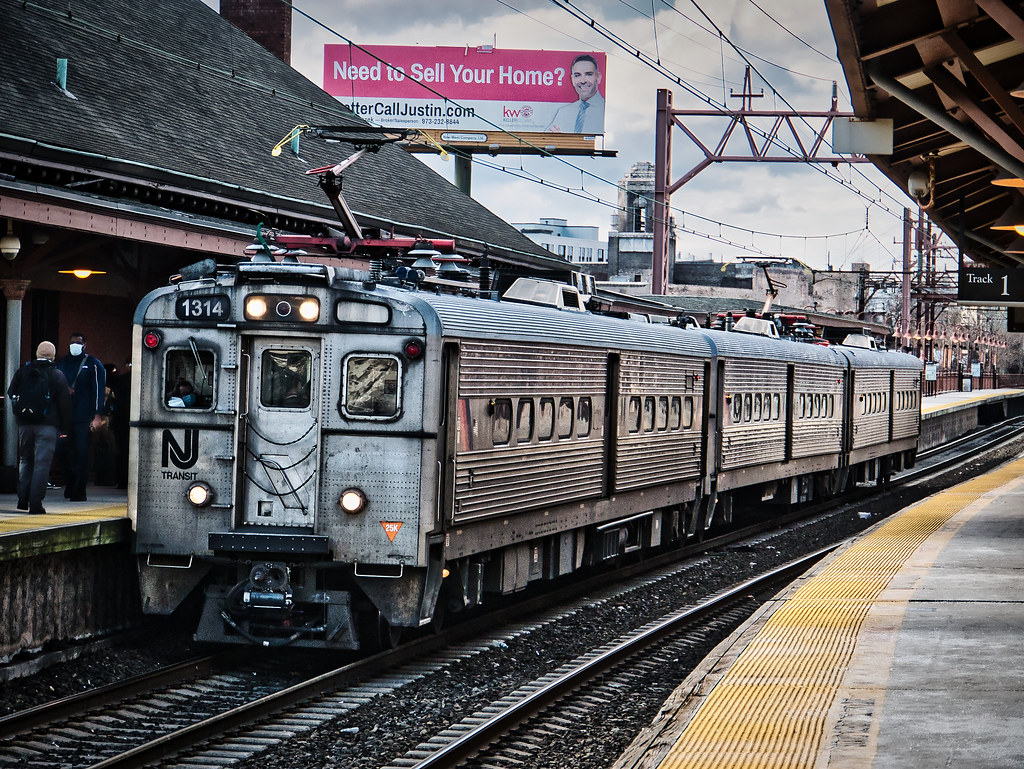 NJT GE Arrow III at Newark Broad Street Chris R Flickr