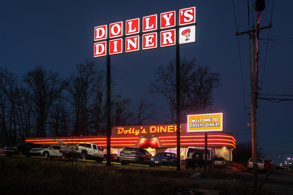 Nighttime At Dolly's Diner I think this might be Dolly's D… Flickr
