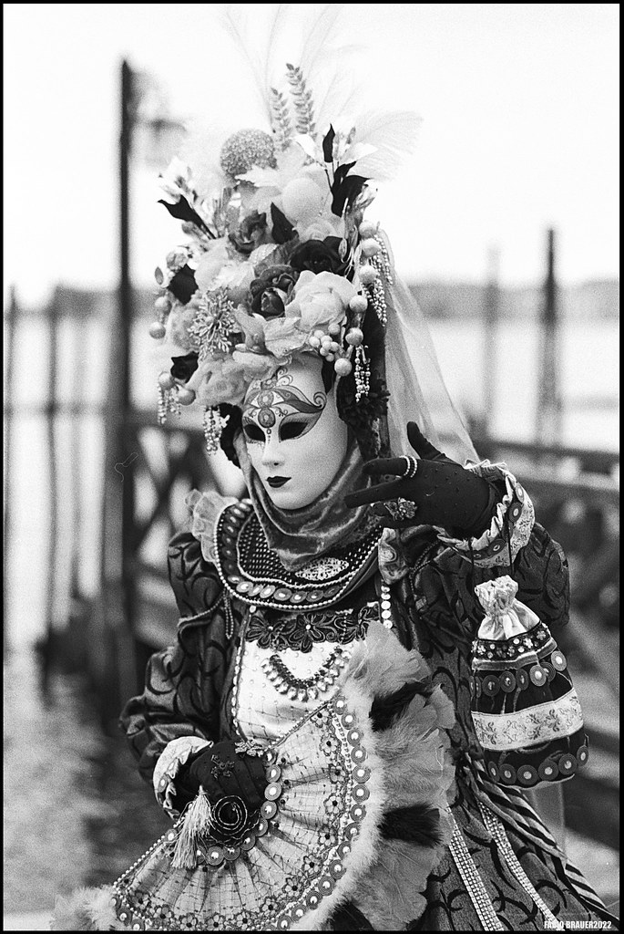 Carnival 2022. Nikon FM2 Nikon AI 85 f2 Ilford HP5 Epso… Flickr