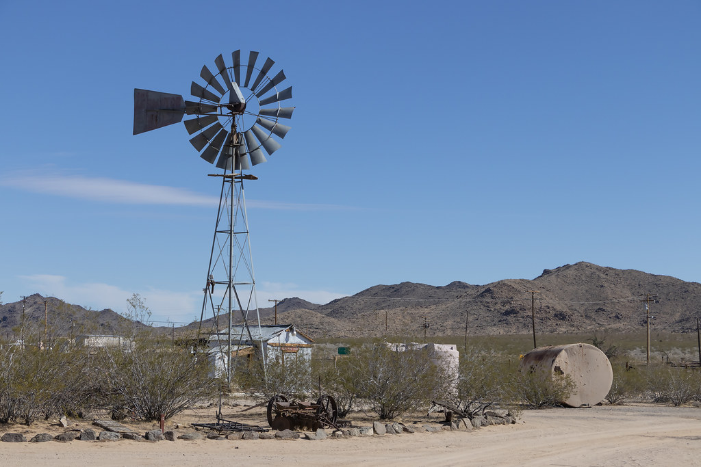 Mojave Windmill Goffs, California. brontis5 Flickr