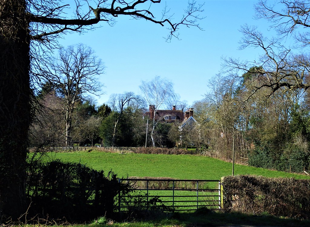 Through the Trees. A farm house off the Barby Road, Rugby,… Flickr