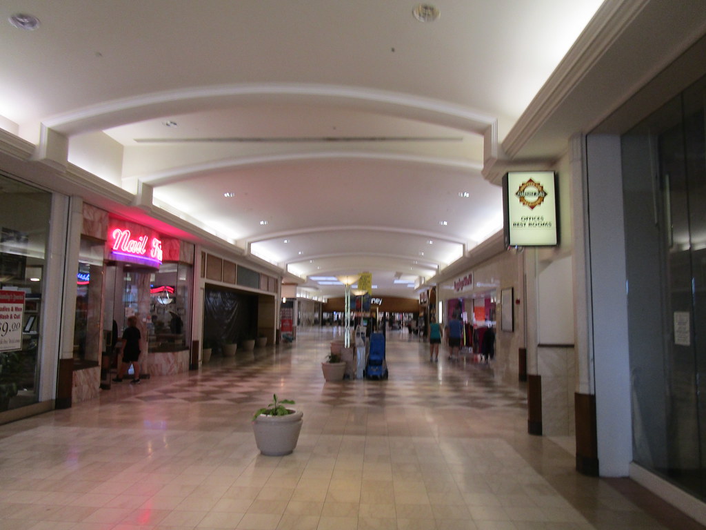 Oakdale Mall Hall Johnson City, NY. August 2021. … Flickr