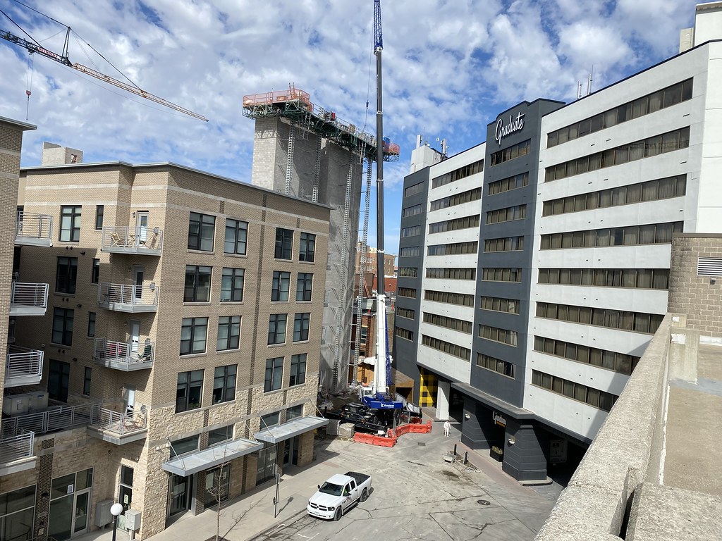 Constructing "The Nest" apartment high rise March 2, 2022 … Flickr