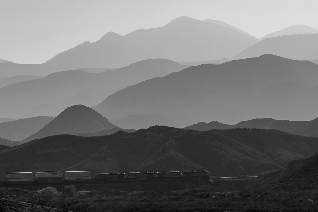 Cajon Pass BNSF westbound double stack descending Main 1, … Flickr